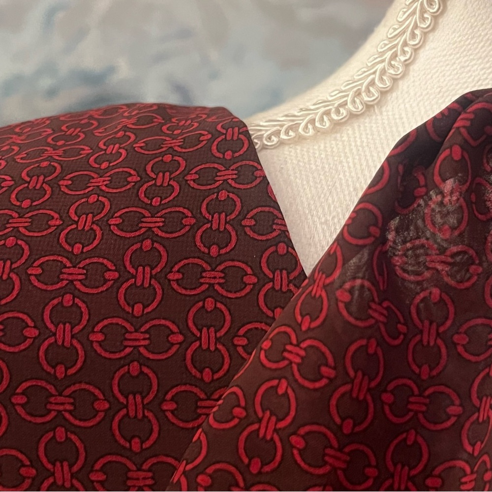 ❤️✨ Talbots Burgundy Chain Print Top w/ Scarf Petite 10P ✨❤️ - Picture 2 of 6